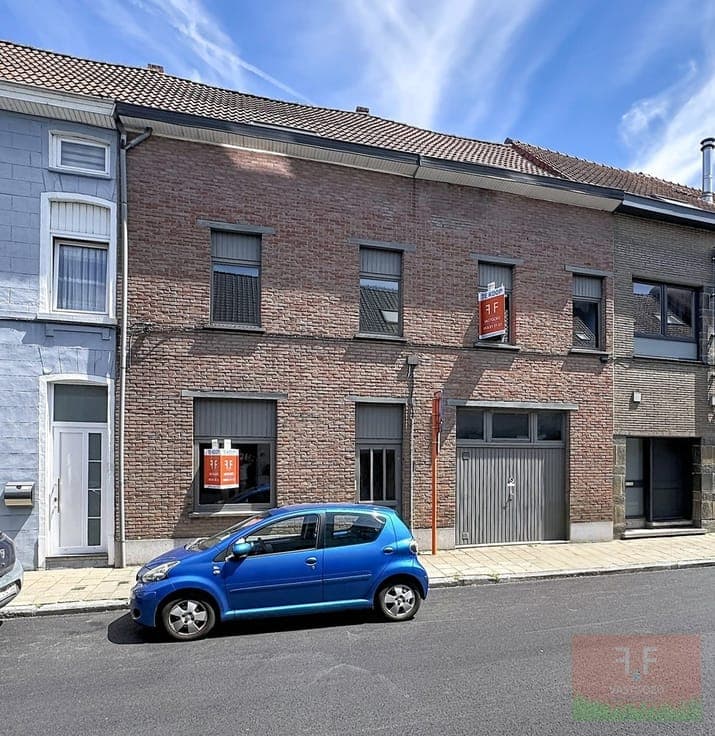 Gezinswoning met 7 slaapkamers, garage en tuin te Aalst