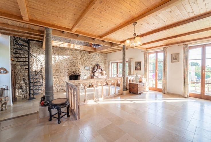 Charming 4-fronted house