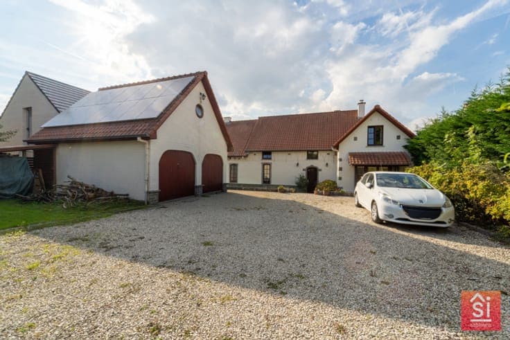 Charming 4-fronted house