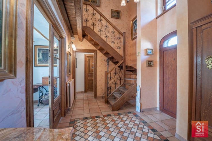 Charming 4-fronted house