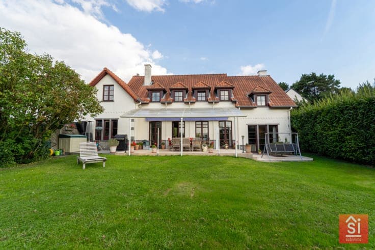 Charming 4-fronted house