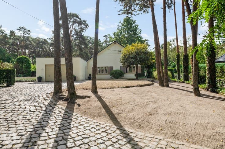 Charmante woning met 3 slpkrs op prachtig perceel van 14a...