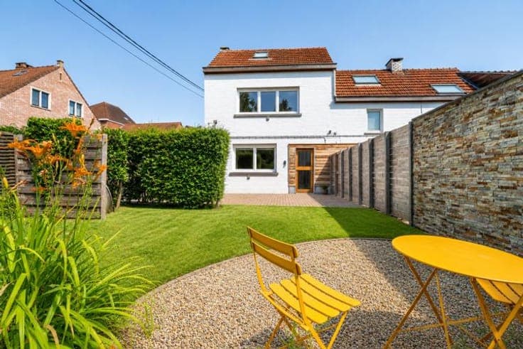 House with Garden and Parking in Pajottegem