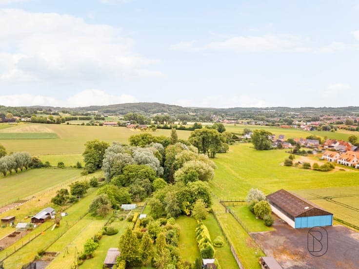 Solid family home on an exceptional 2,330 m² lot