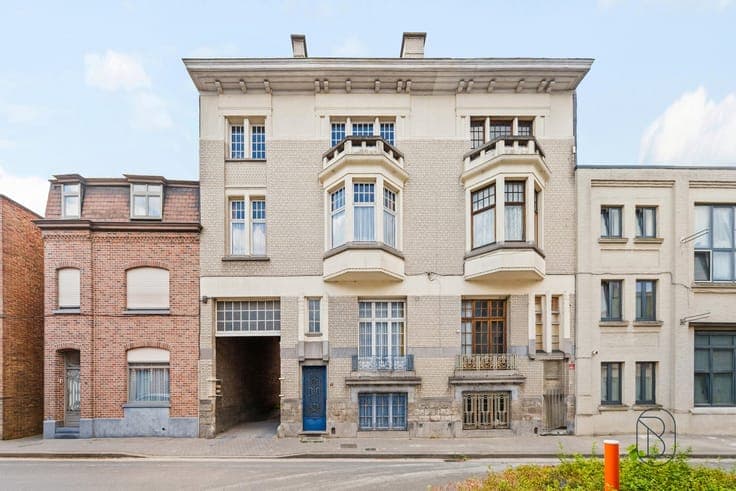 Ruime herenwoning met garage en 8 slk!