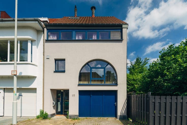 Unique architect-designed home by Jo Crepain + building plot