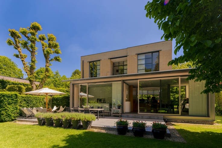 Vriesdonk: authentic Art Deco villa with landscaped garden