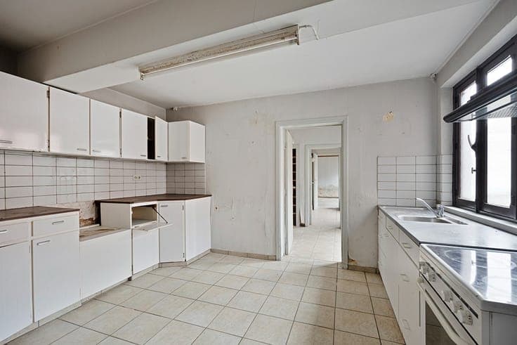 Property to renovate on a large plot of land