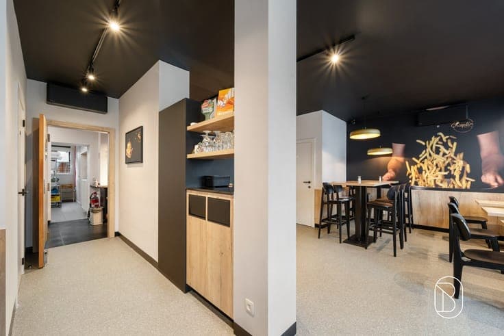 Prime-location chip shop and move-in-ready duplex apartment
