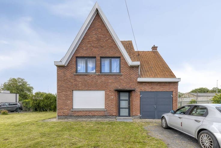 Single house on 6 acres in Roeselare