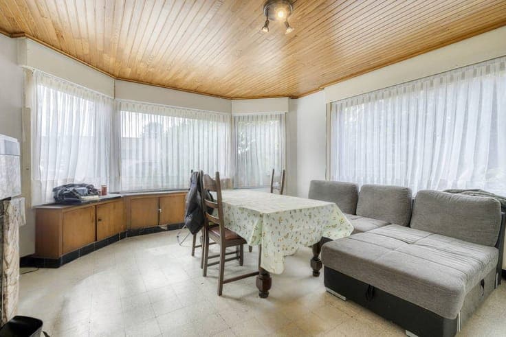 Single house on 6 acres in Roeselare