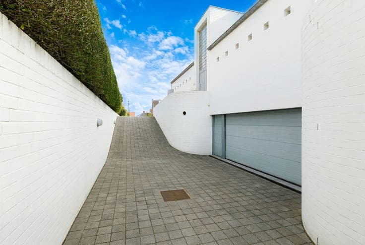 Detached architectural villa in a quiet location near Zegeme