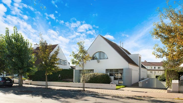 Detached architectural villa in a quiet location near Zegeme