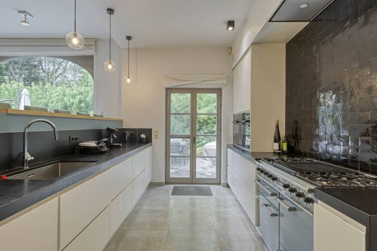 Beautifully located, ready-to-move-in villa on 11a97ca with