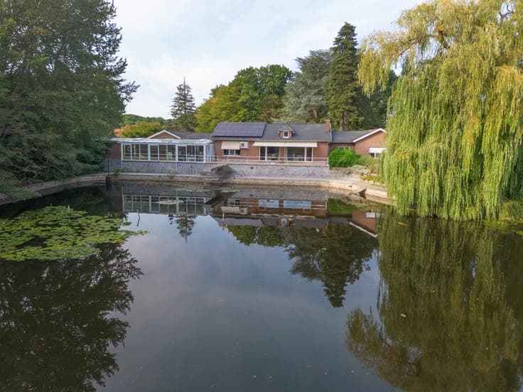 Exclusive pavilion villa with private lake.