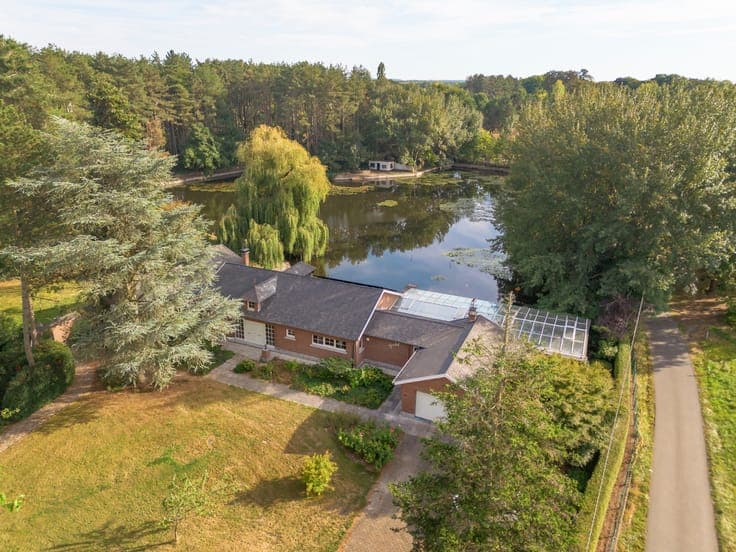 Exclusive pavilion villa with private lake.
