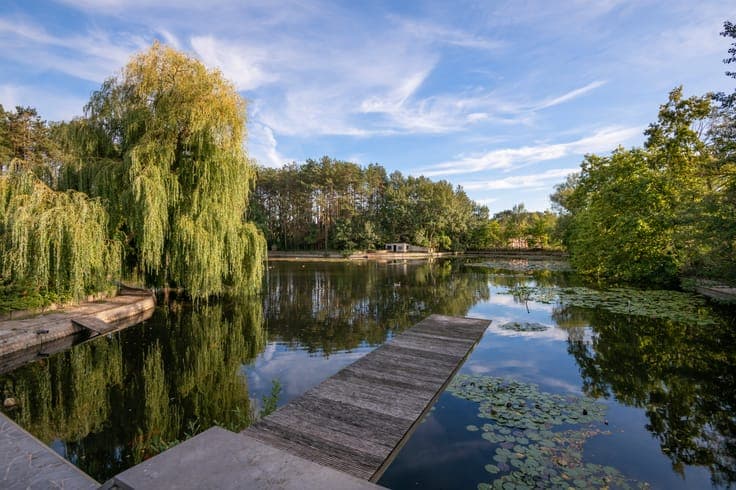 Exclusive pavilion villa with private lake.