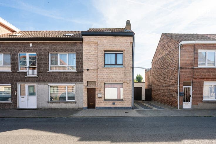 Te renoveren woning met 3 slaapkamers, tuin en grote zolder