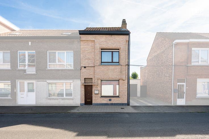 Te renoveren woning met 3 slaapkamers, tuin en grote zolder