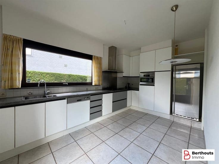 BUNGALOW IN TOPBUURT OP 4 ARE 50 CA