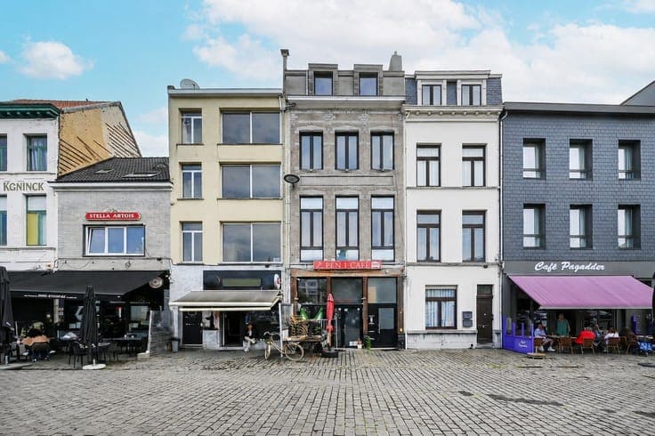 Apartment building