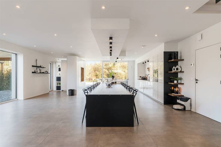 Luxury 6 Bedroom House in Cine