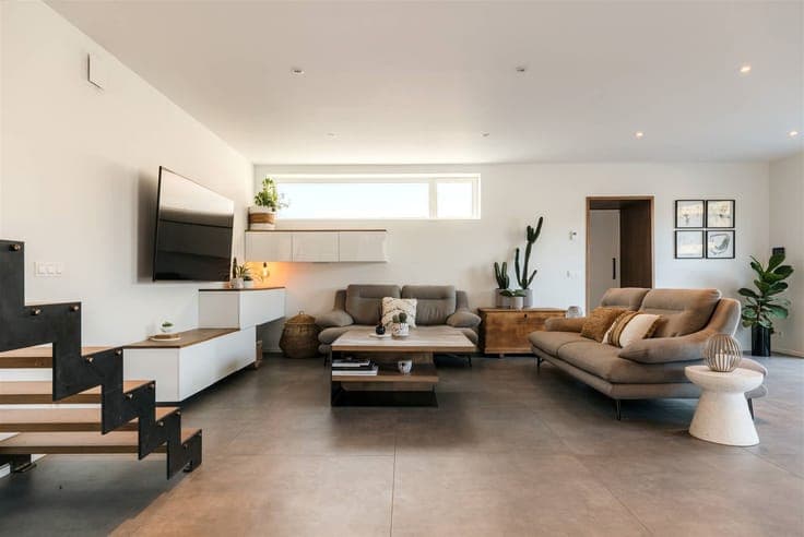 Luxury 6 Bedroom House in Cine