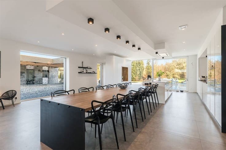 Luxury 6 Bedroom House in Cine