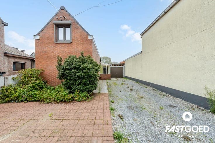 Te renoveren HOB met garage en tuin