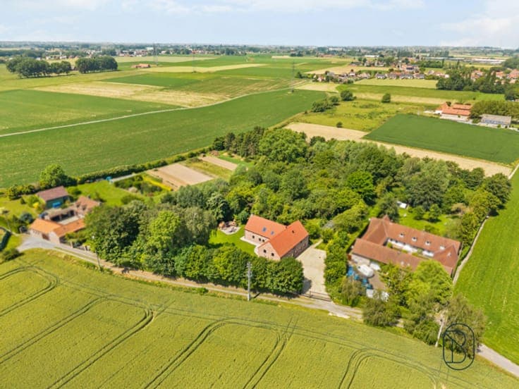 Exceptional property to be completed on a vast 5,600 m² plot