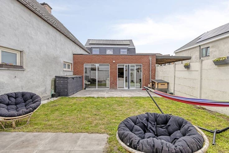 Ready to move in house with three bedrooms, 2 bathrooms and
