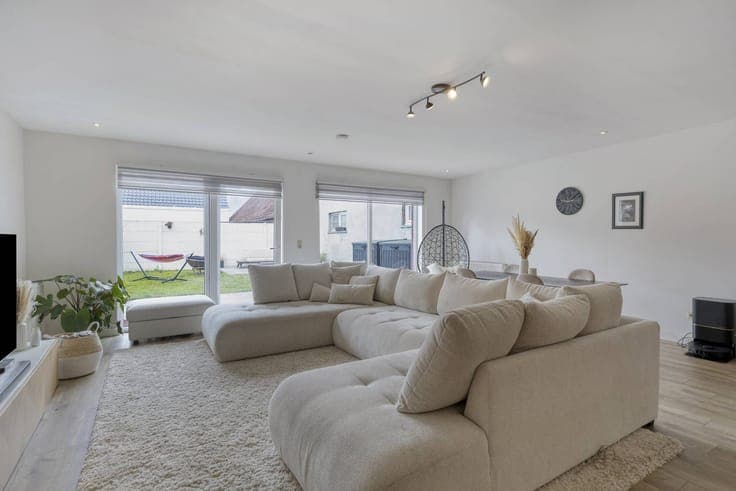 Ready to move in house with three bedrooms, 2 bathrooms and