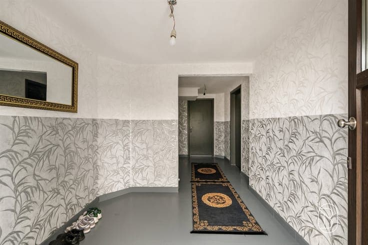 Spacious two-story home in Ronse: 5 bedrooms, 3 bathrooms, 2