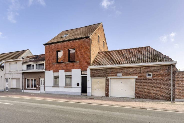 House with double garage for sale in Izegem