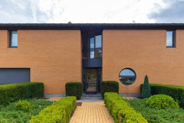 Exceptional villa with space for office or practice
