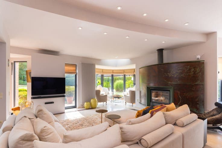 Exceptional villa with space for office or practice