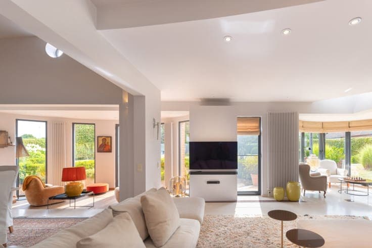 Exceptional villa with space for office or practice