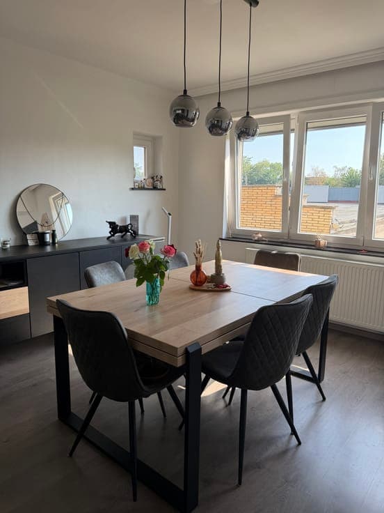 Beautifully renovated 3-bedroom house with garden and garage