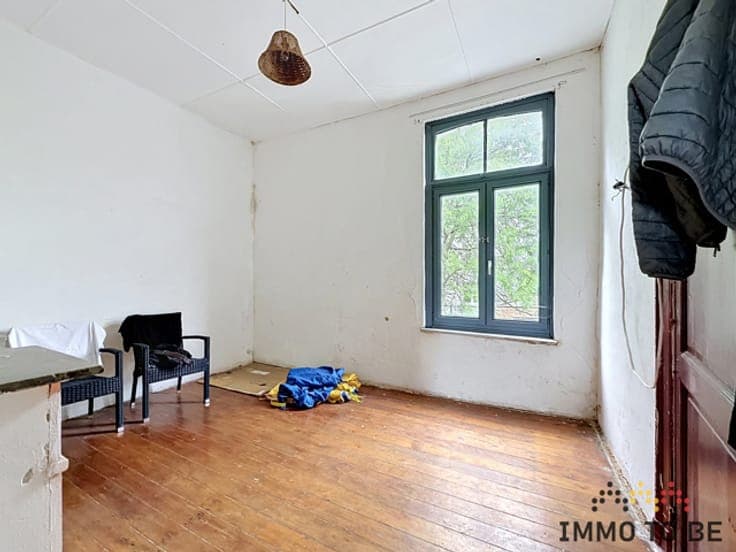 400 m² mixed-use building with strong potential