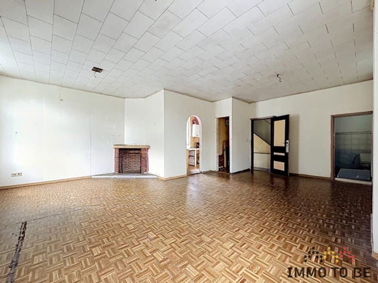 400 m² mixed-use building with strong potential