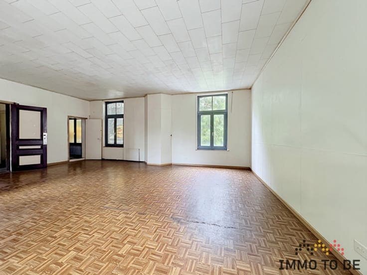 400 m² mixed-use building with strong potential