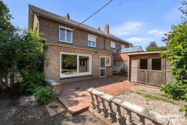 Interesting semi-detached house with great potential in Sint