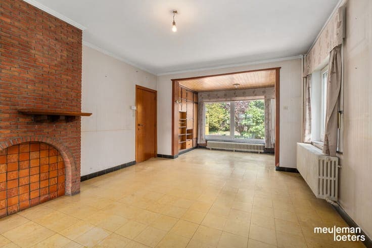 Interesting semi-detached house with great potential in Sint