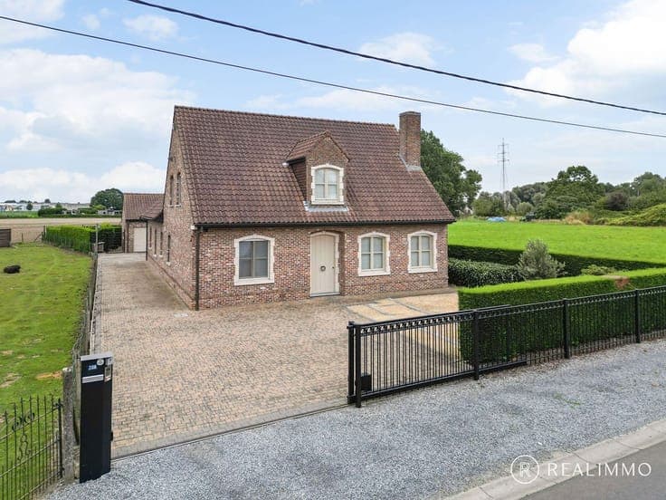 Ruime villa op 911m² in een rustige, groene omgeving te S...