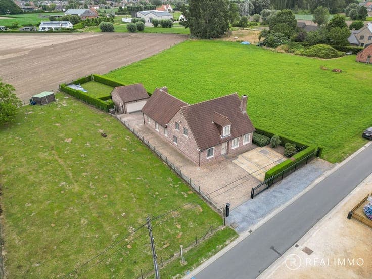 Ruime villa op 911m² in een rustige, groene omgeving te S...