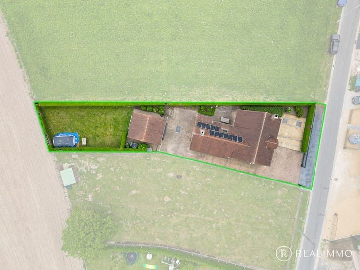 Ruime villa op 911m² in een rustige, groene omgeving te S...
