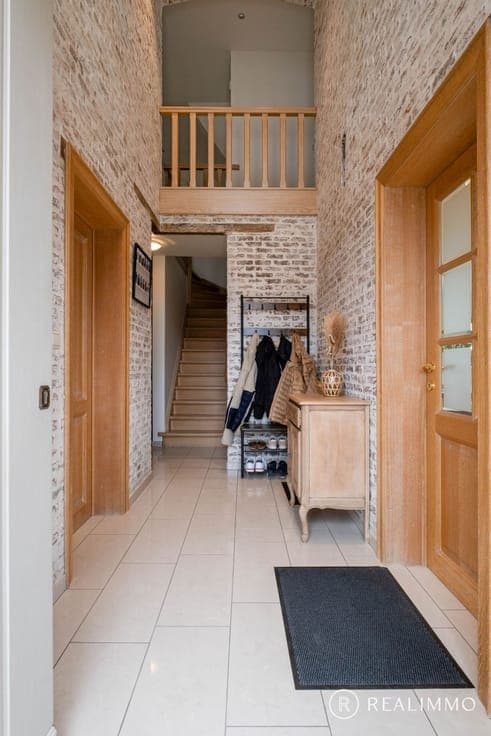 Ruime villa op 911m² in een rustige, groene omgeving te S...