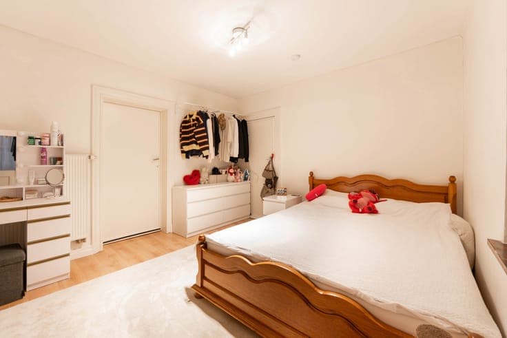 Ixelles, mixed-use building – Commercial + 4 apartments