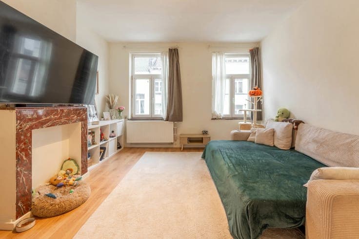 Ixelles, mixed-use building – Commercial + 4 apartments
