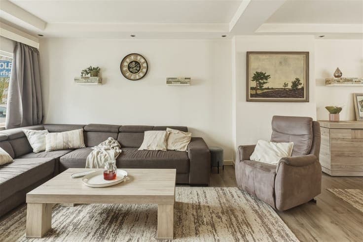 Volledig gerenoveerde gezinswoning met 5 slaapkamers